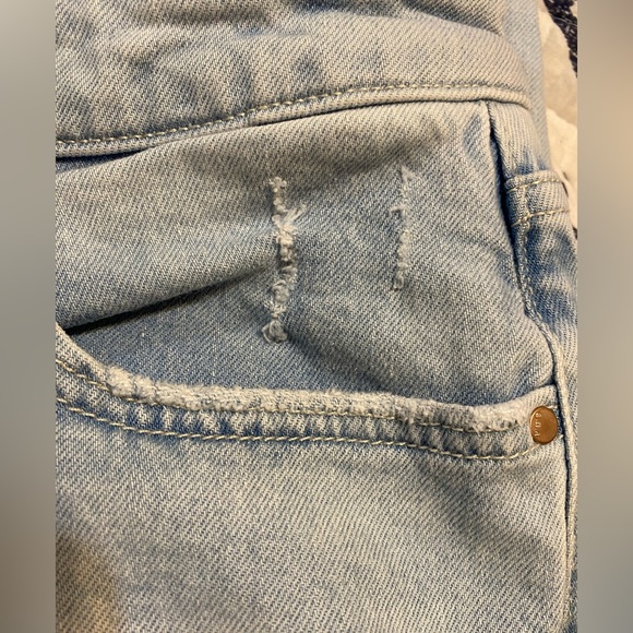 Womens mid rise boyfriend style jeans. Size 12 - Picture 5 of 6